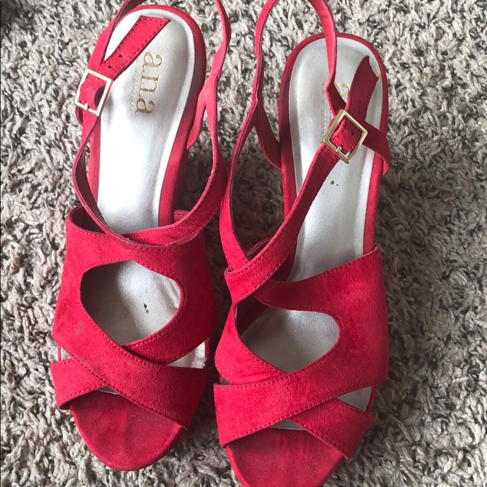 Women’s Red Wedges